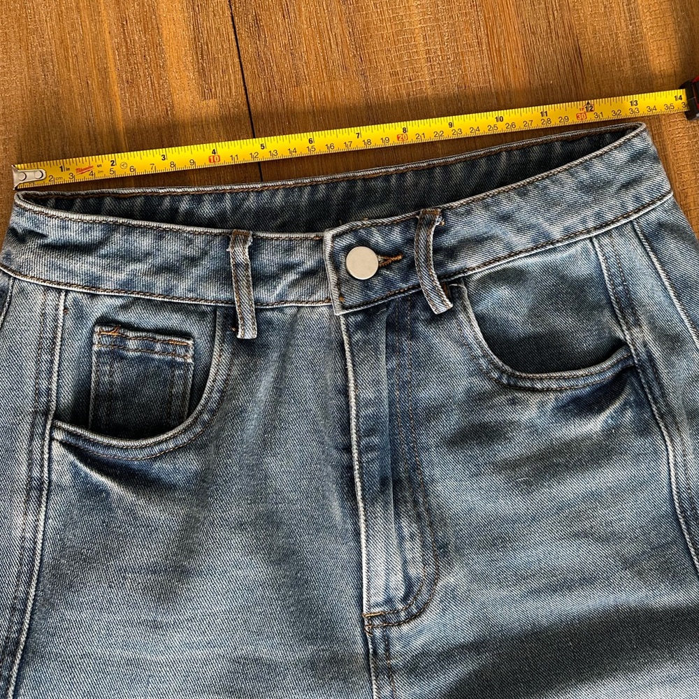 High-Rise baby barrel Leg Jeans in Faded Blue - Picture 4 of 9